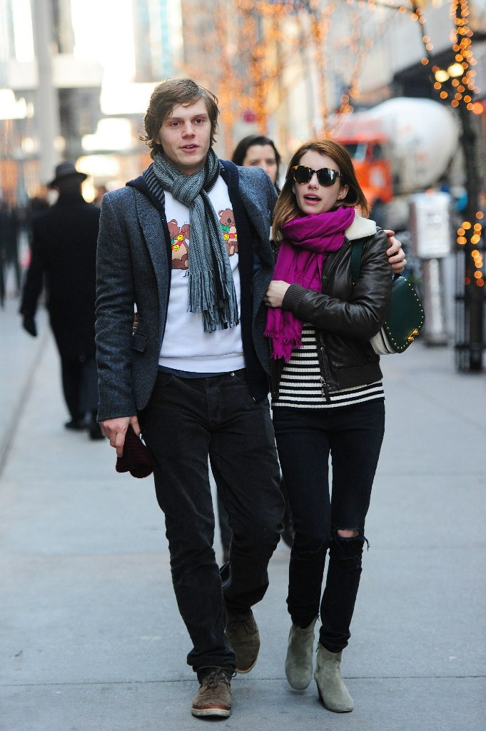 Evan Peters: pic #709874
