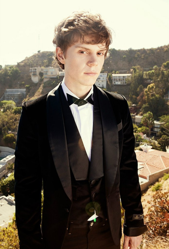 Evan Peters: pic #711951