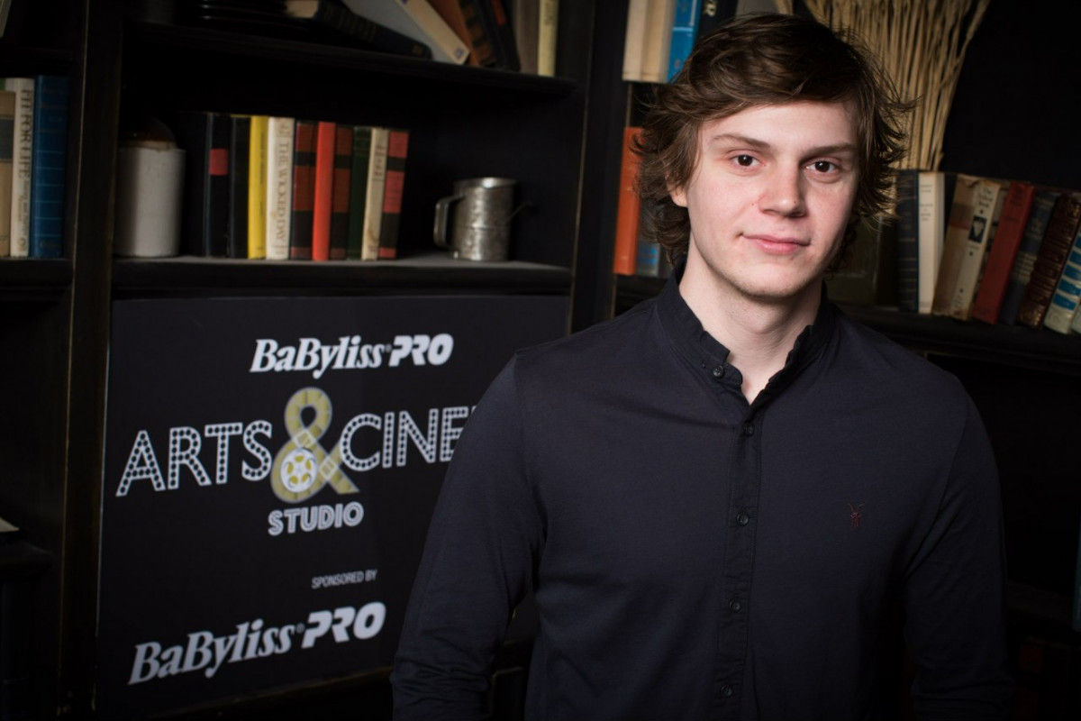 Evan Peters: pic #711920