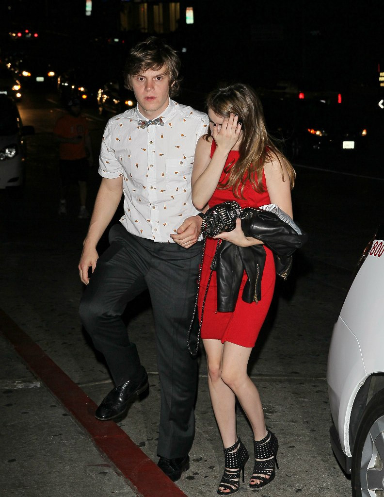 Evan Peters: pic #709892