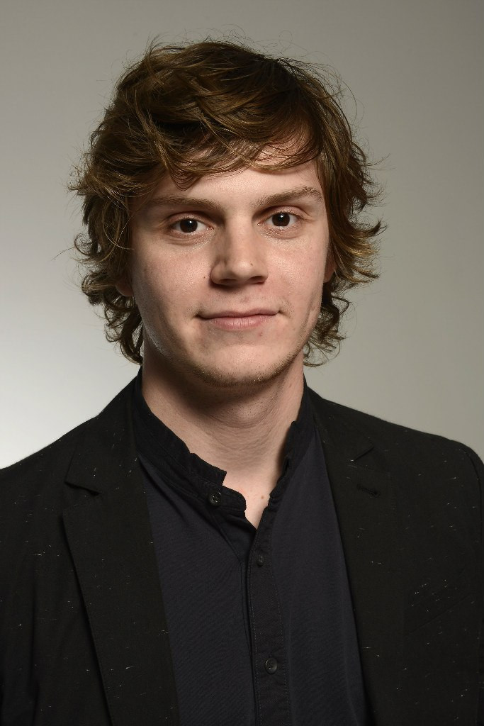 Evan Peters: pic #711923