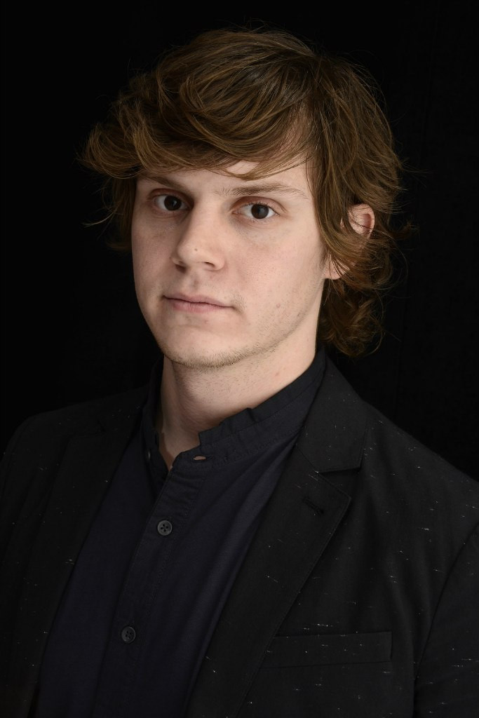 Evan Peters: pic #711913