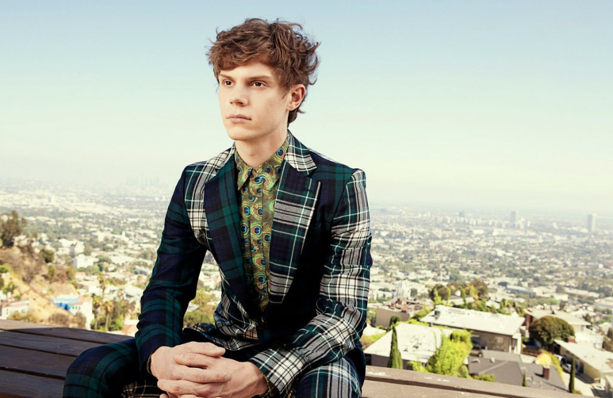 Evan Peters: pic #713859