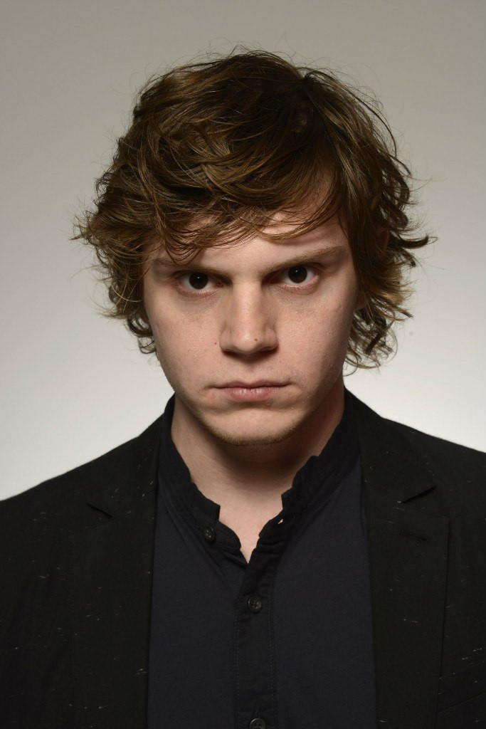 Evan Peters: pic #711911