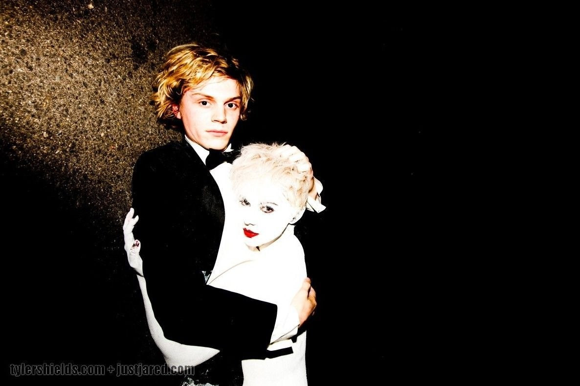 Evan Peters: pic #716449