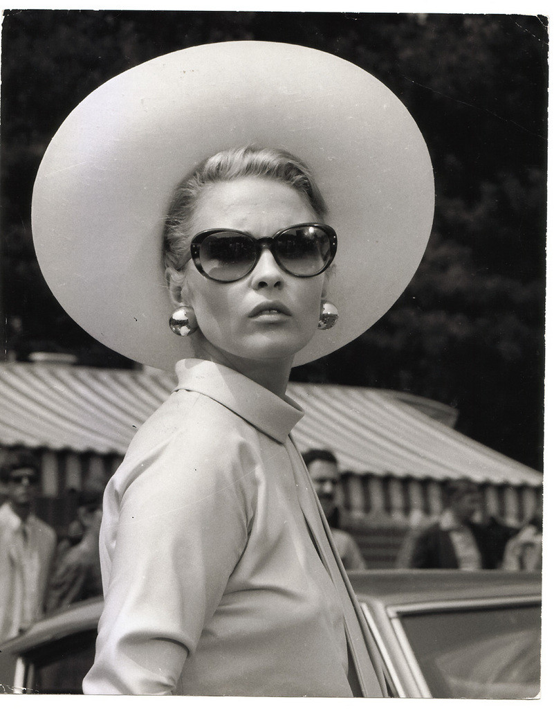 Faye Dunaway: pic #110850