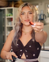 Florence Pugh photo #