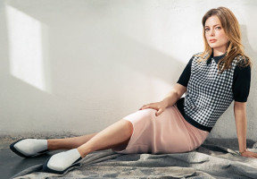 Gillian Jacobs photo #