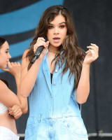 Hailee Steinfeld photo #