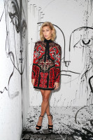 Hailey Baldwin photo #