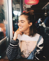 Haley Lu Richardson photo #