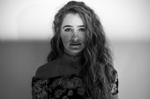 Haley Lu Richardson photo #