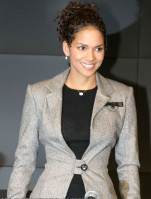photo 11 in Halle Berry gallery [id24944] 0000-00-00