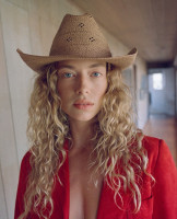 Hannah Ferguson photo #