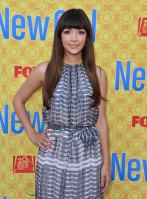 Hannah Simone photo #