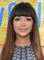 Hannah Simone photo #