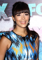 Hannah Simone photo #