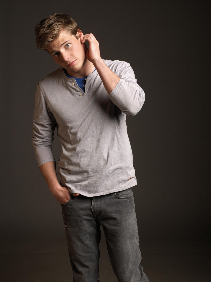 Hunter Parrish: pic #564365