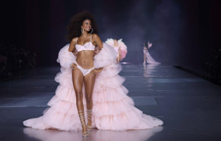 Imaan Hammam photo #