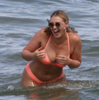 Iskra Lawrence photo #