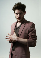 Iwan Rheon photo #