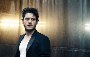 Iwan Rheon photo #