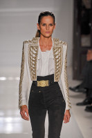 Izabel Goulart photo #