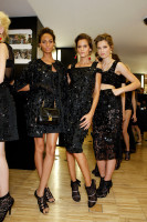 Izabel Goulart photo #