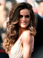 Izabel Goulart photo #