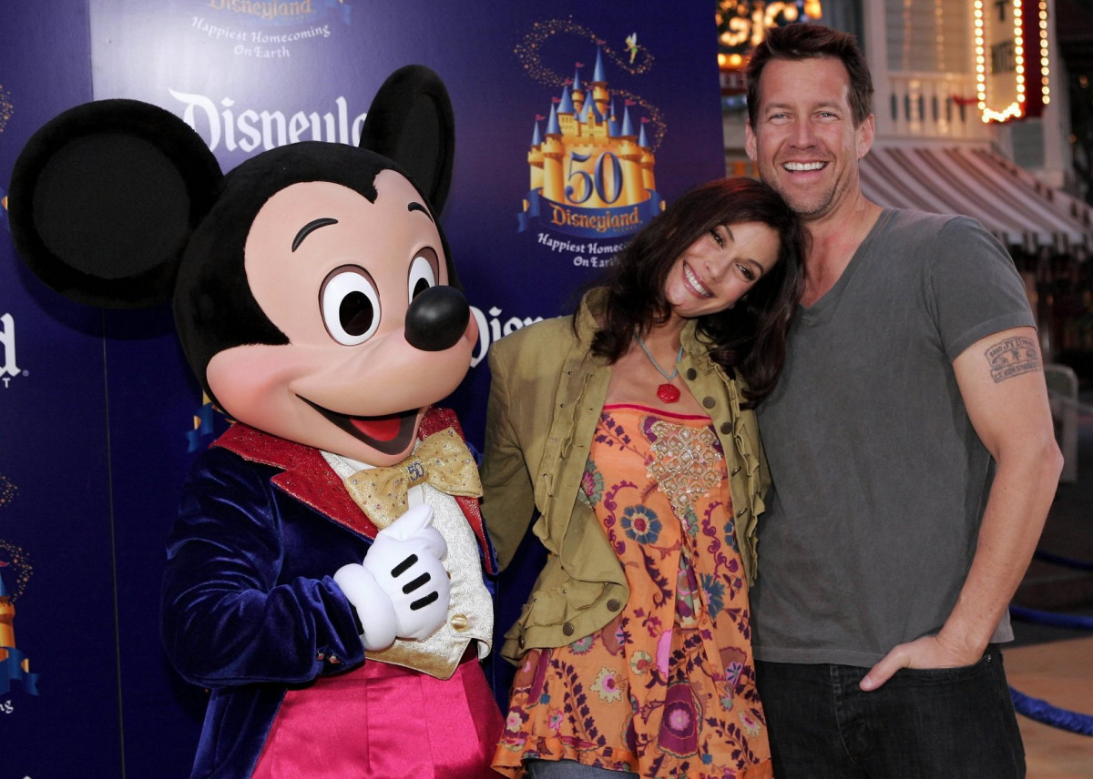 James Denton: pic #421515