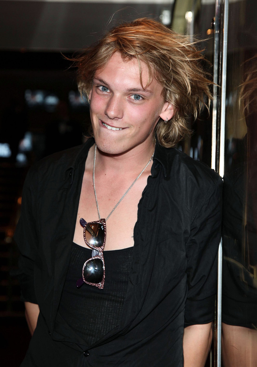 Jamie Campbell-Bower: pic #328717