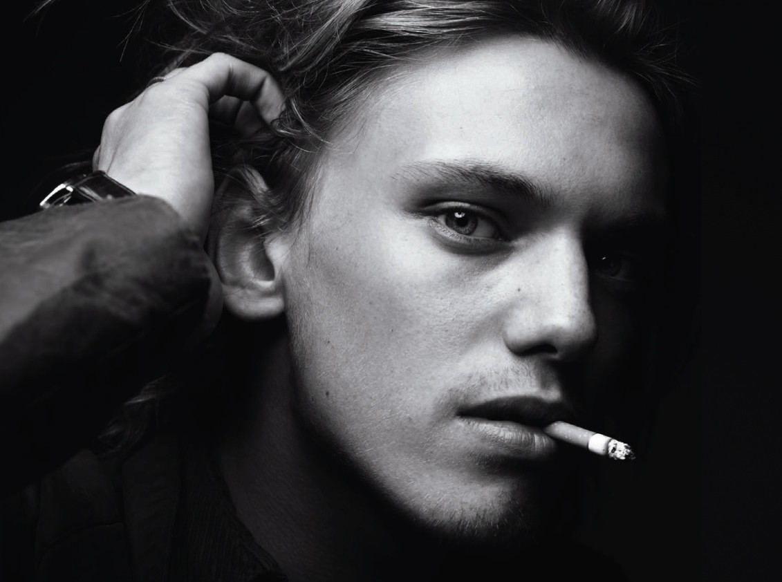 Jamie Campbell-Bower: pic #277296