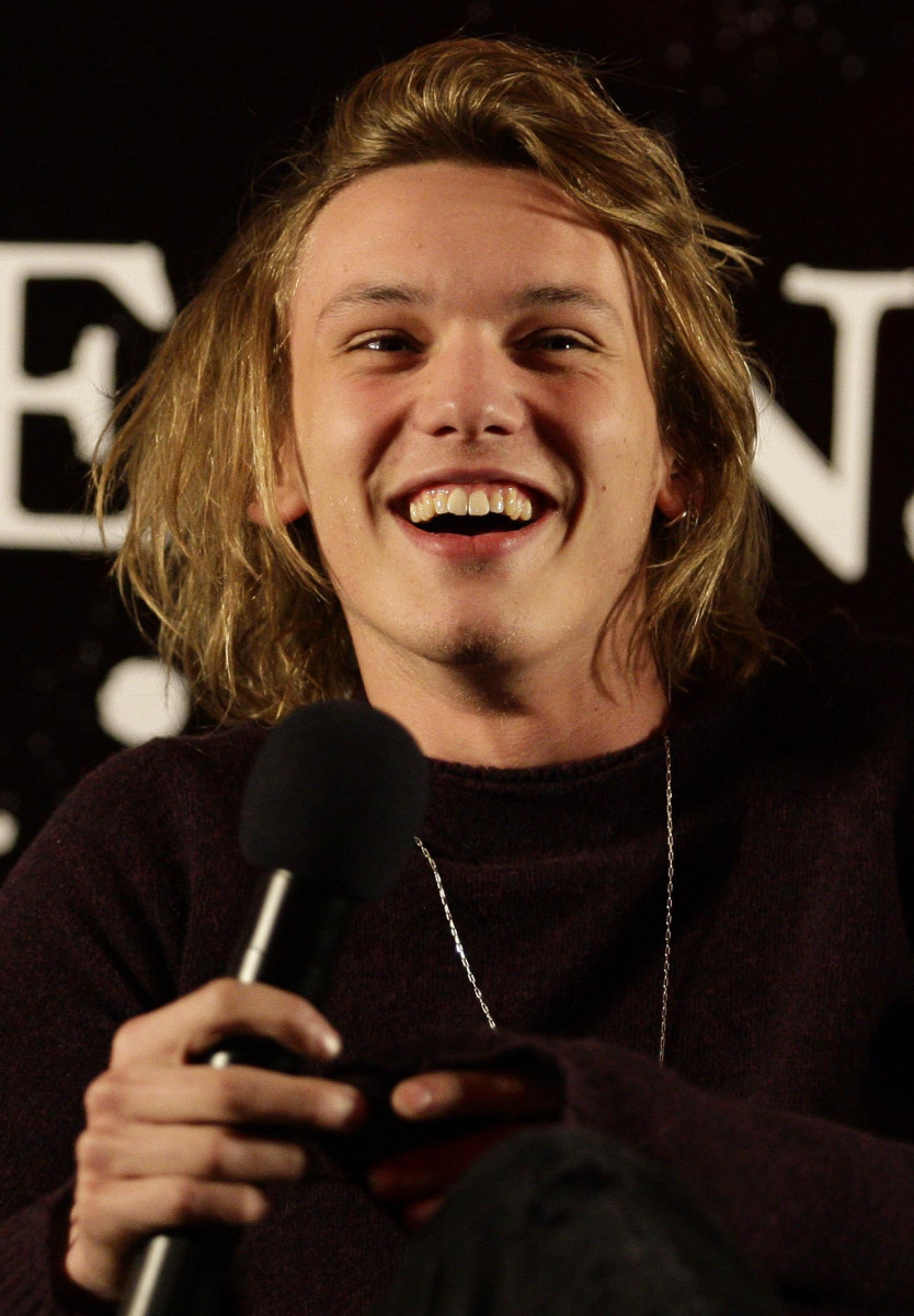 Jamie Campbell-Bower: pic #328634