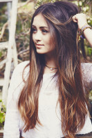 Jasmine Thompson photo #