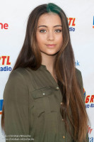 Jasmine Thompson photo #