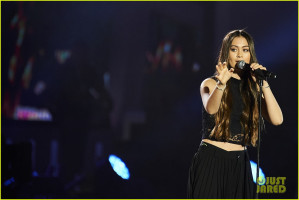 Jasmine Thompson photo #