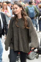 Jasmine Thompson photo #