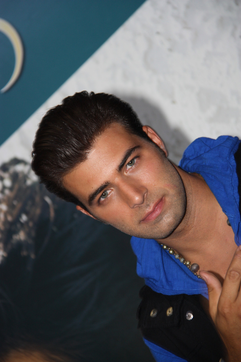 Jencarlos Canela: pic #552114