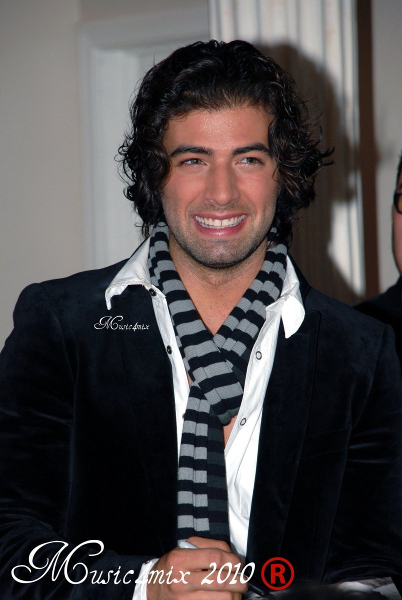 Jencarlos Canela: pic #510380