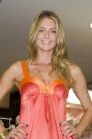 Jennifer Hawkins photo #