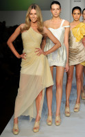 Jennifer Hawkins photo #