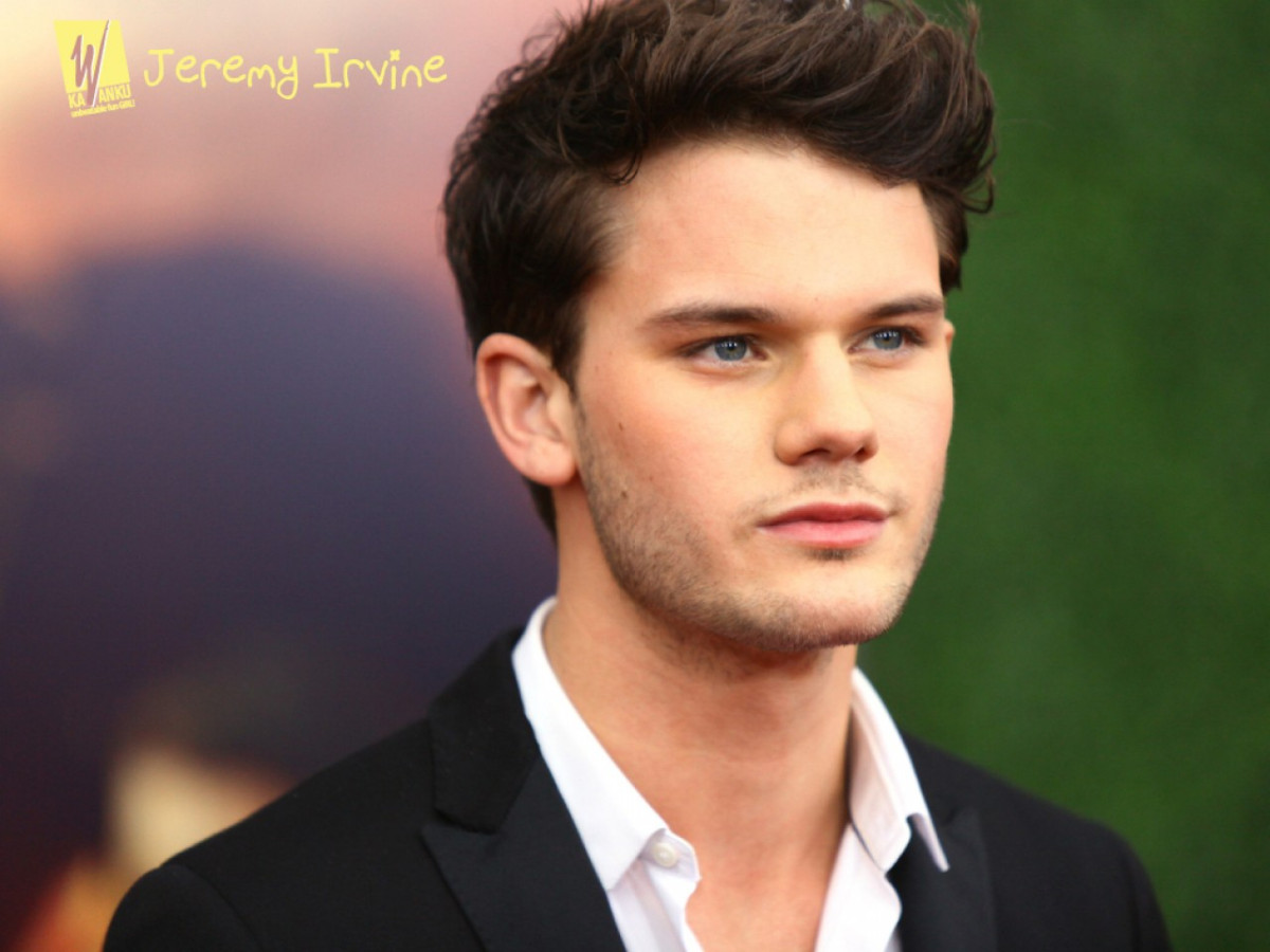 Jeremy Irvine: pic #711532