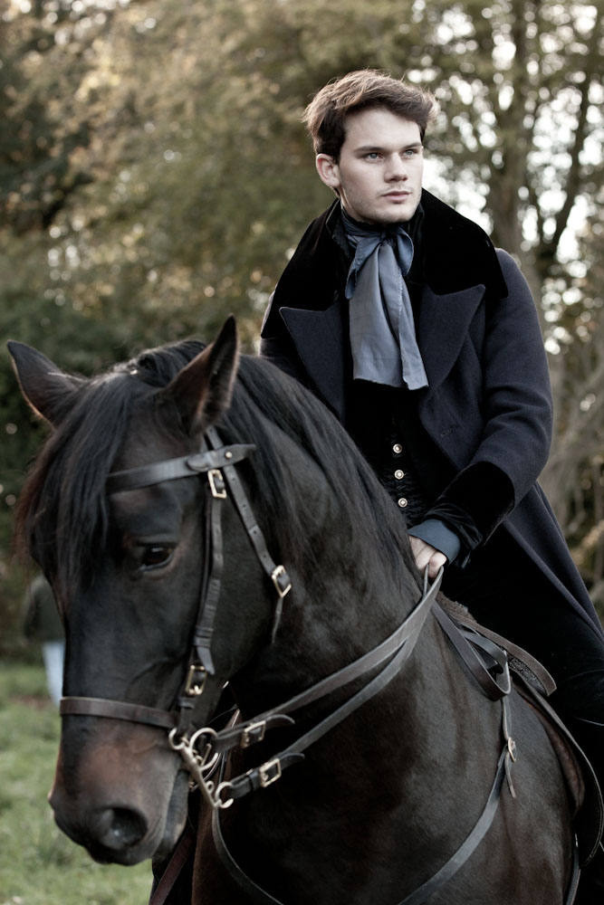 Jeremy Irvine: pic #711531