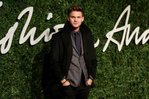 Jeremy Irvine photo #