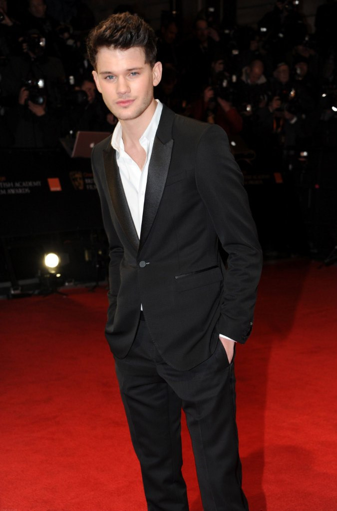 Jeremy Irvine: pic #746251