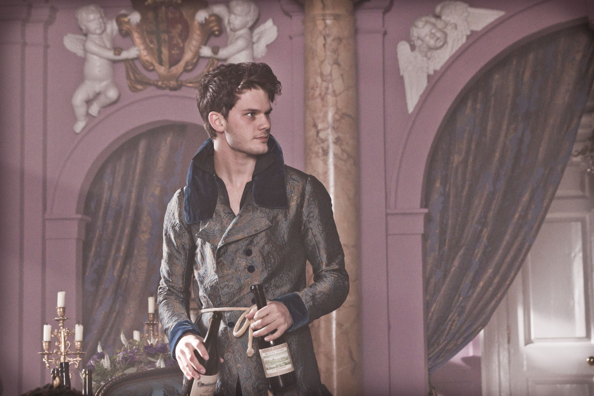 Jeremy Irvine: pic #711511