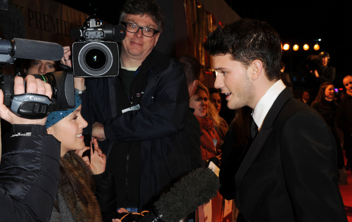 Jeremy Irvine: pic #711522