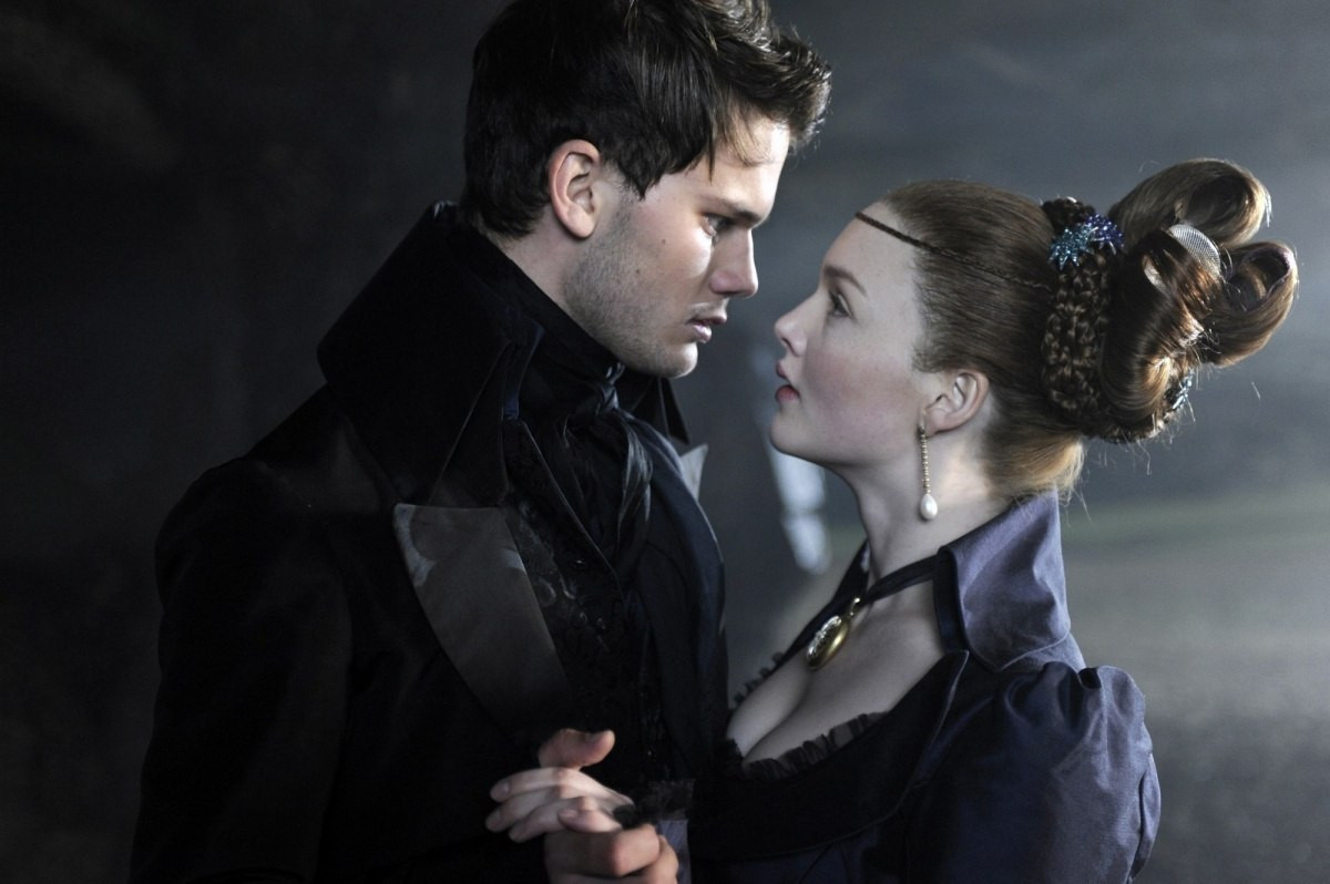 Jeremy Irvine: pic #713744