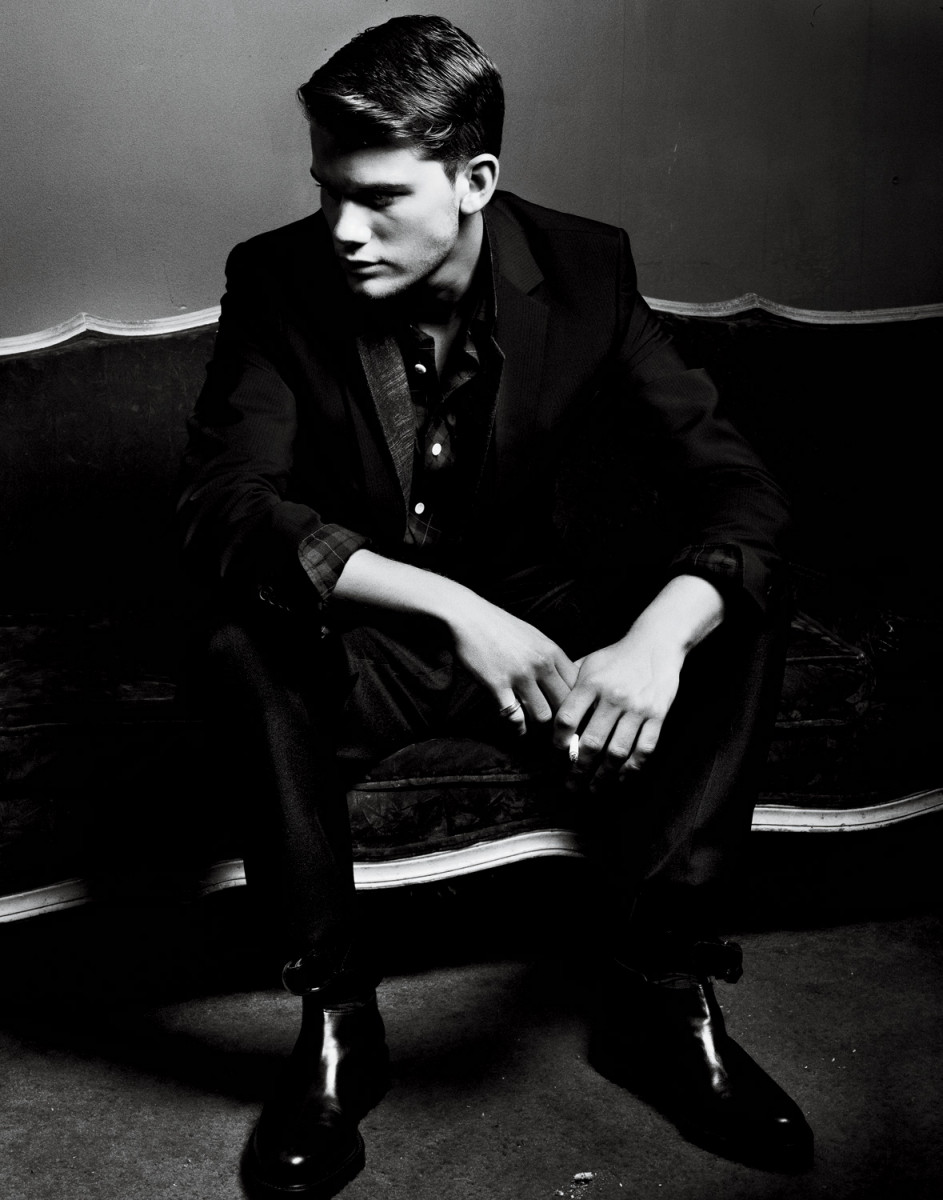 Jeremy Irvine: pic #706935