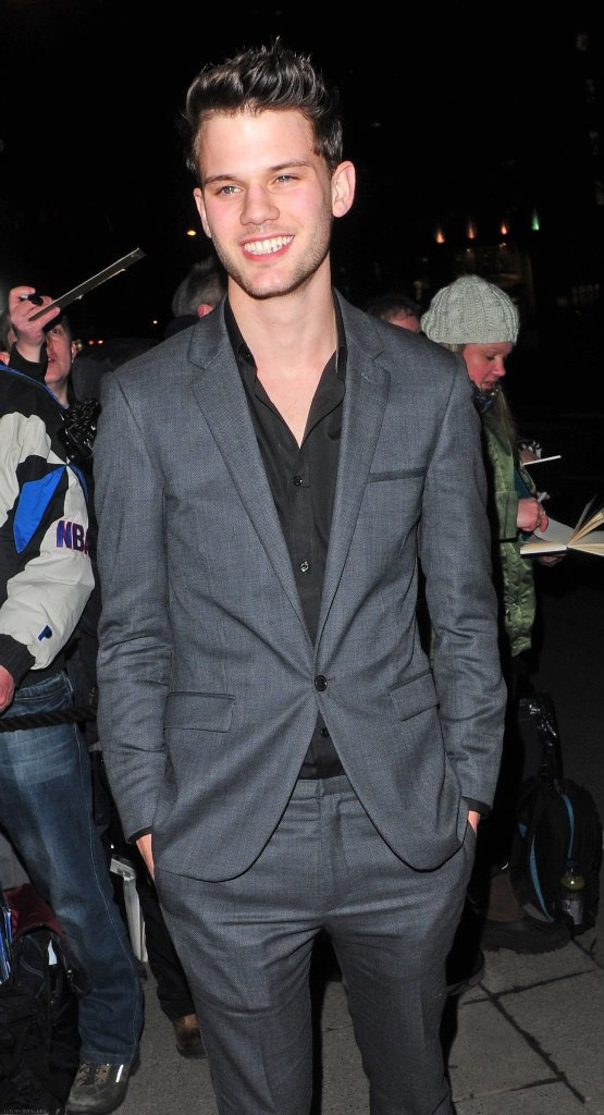 Jeremy Irvine: pic #717757